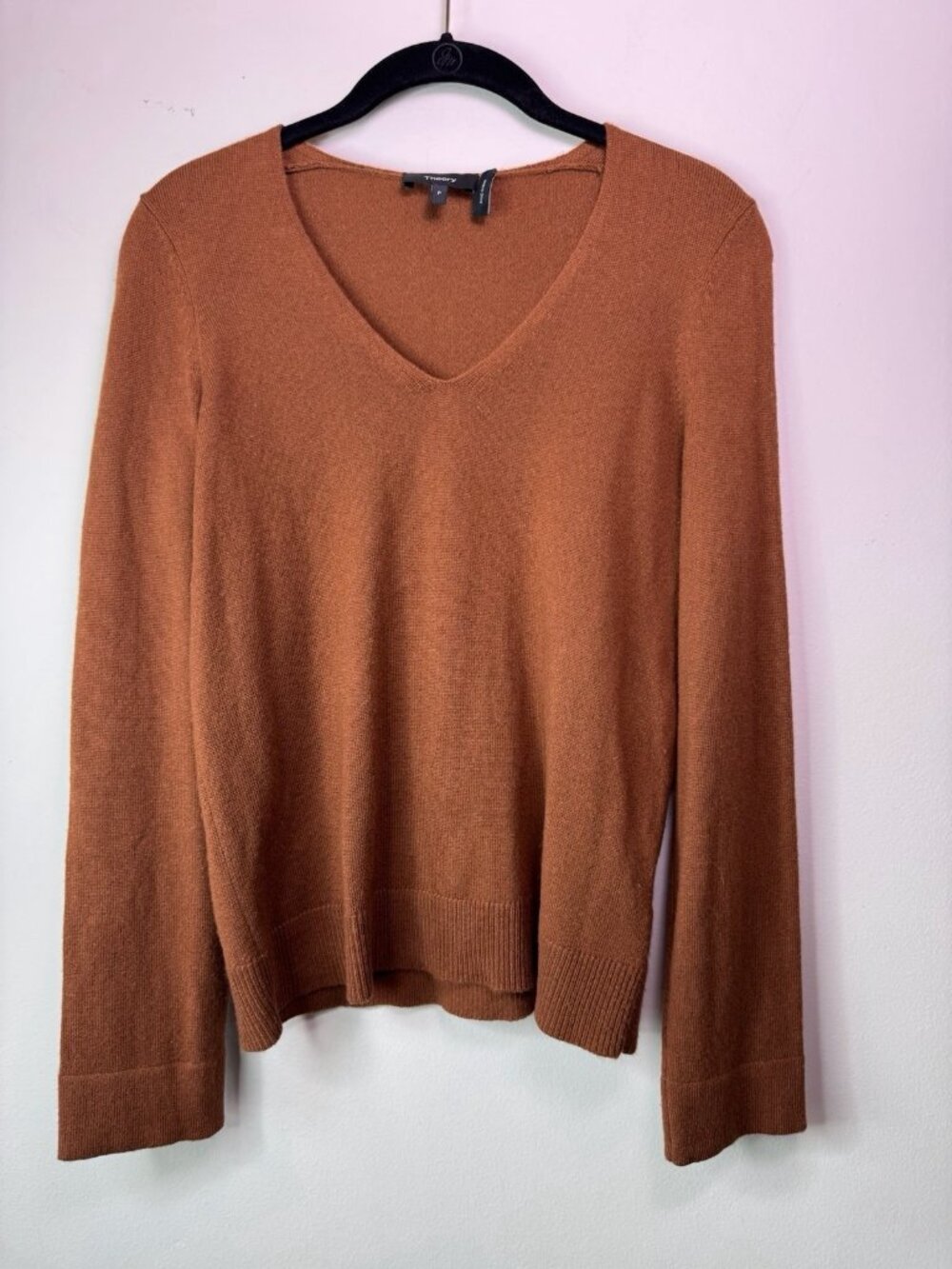 Theory Women’s Brown Camel V Neck 100% Cashmere Sweater Size P